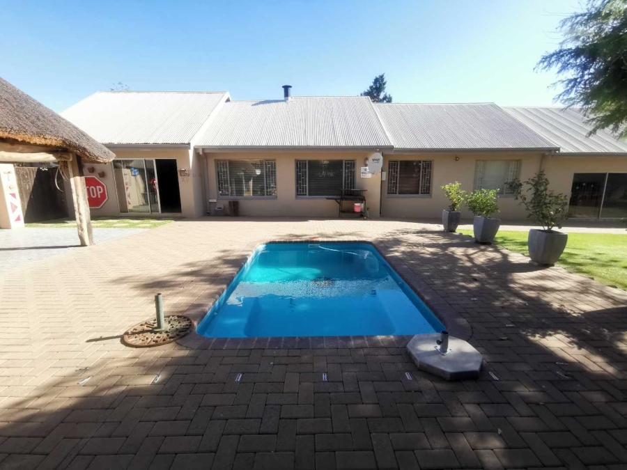 4 Bedroom Property for Sale in Langenhovenpark Free State